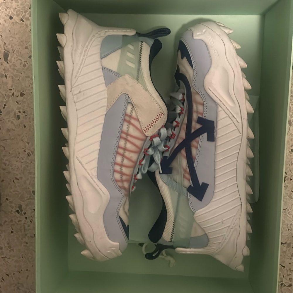 OFF-WHITE SNEAKERS